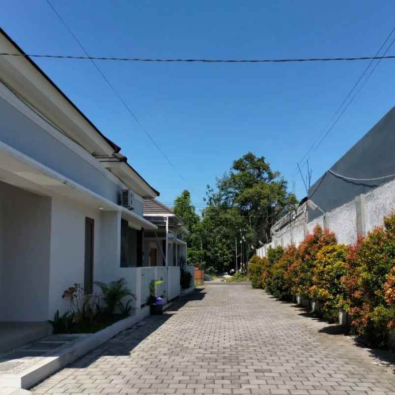 dijual rumah 300 meter ke s moel