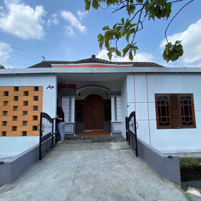 dijual rumah 5 menit kampus isi