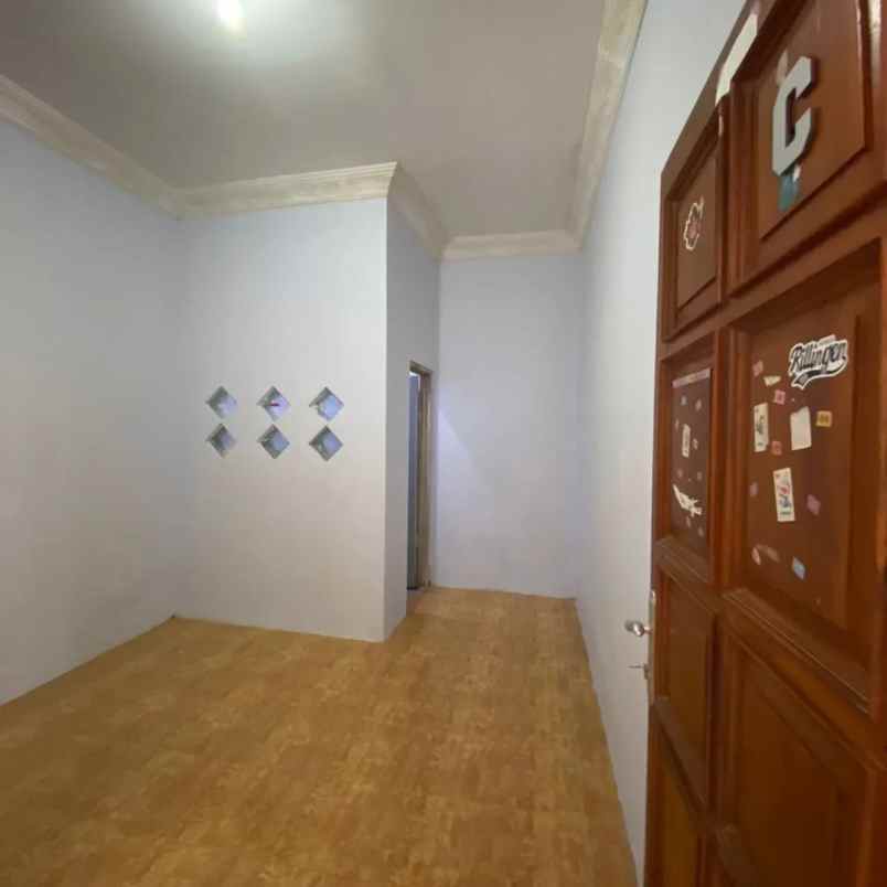 dijual rumah 5 menit kampus isi