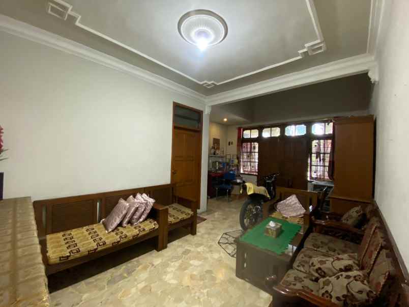 dijual rumah a h nasution