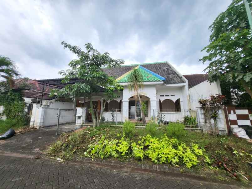 dijual rumah araya