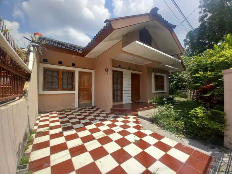 dijual rumah arcamanik