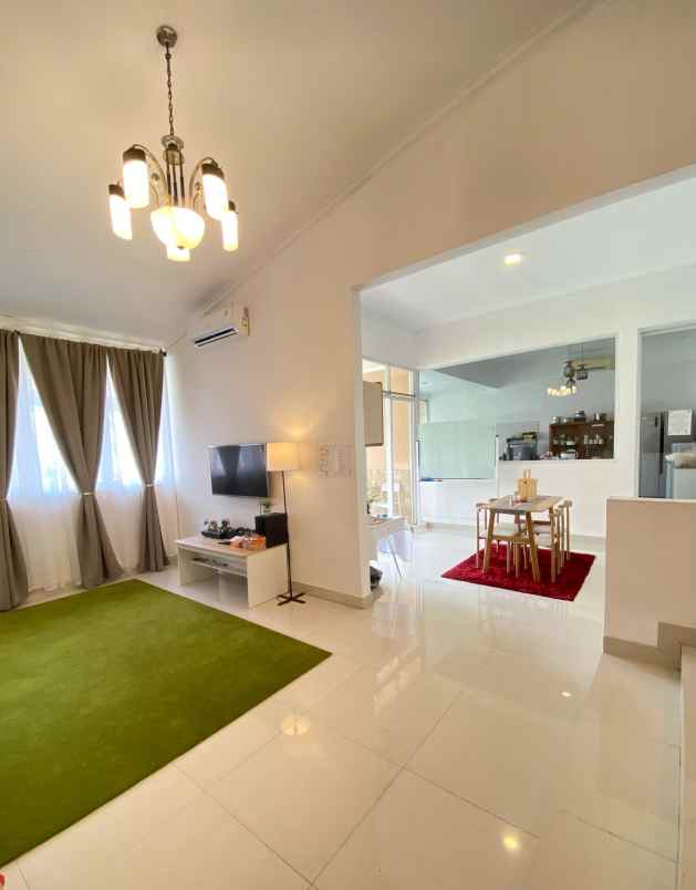 dijual rumah bagus anti banjir strategis