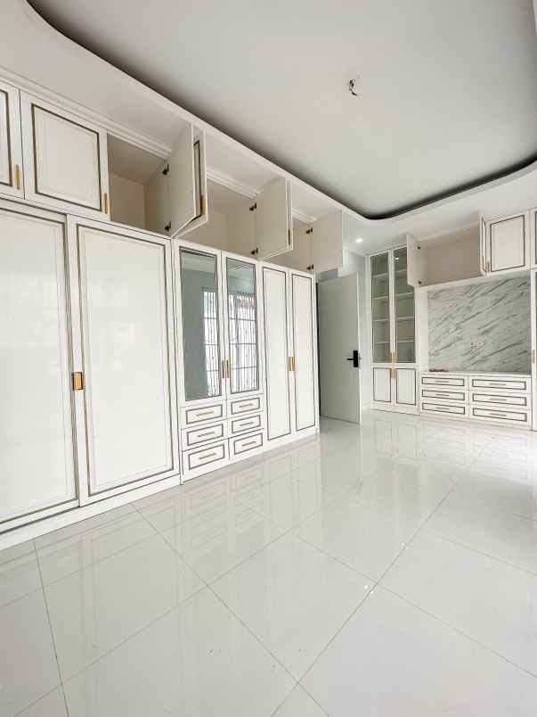 dijual rumah bambu apus