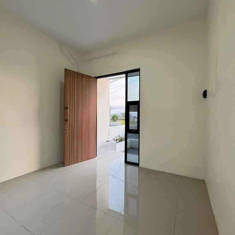 dijual rumah bandara adi sucipto