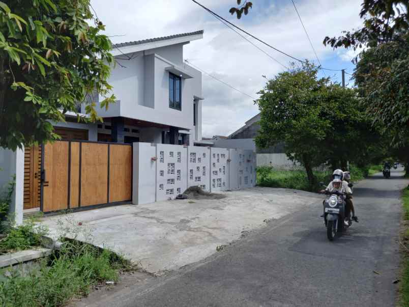 dijual rumah banyuanyar banjarsari surakarta