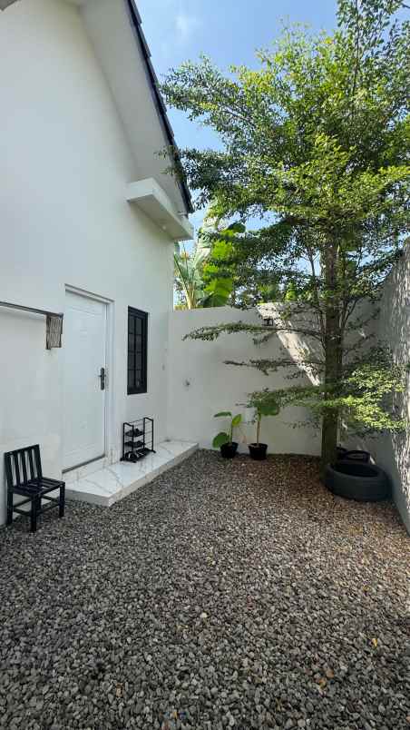 dijual rumah barat pasar cebongan