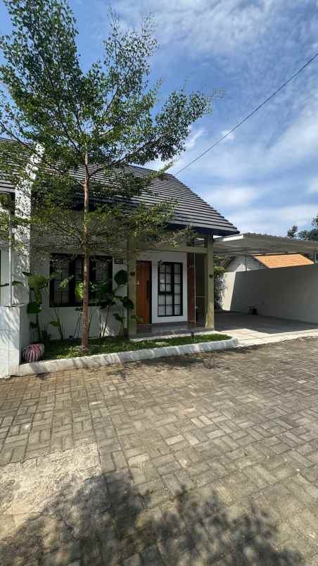 dijual rumah barat pasar cebongan