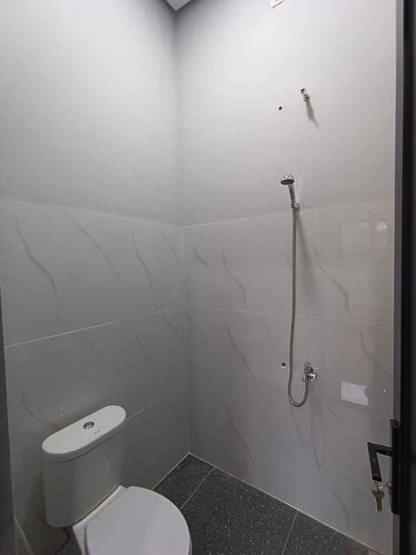 dijual rumah baru bebas banjir di parung serab ciledug