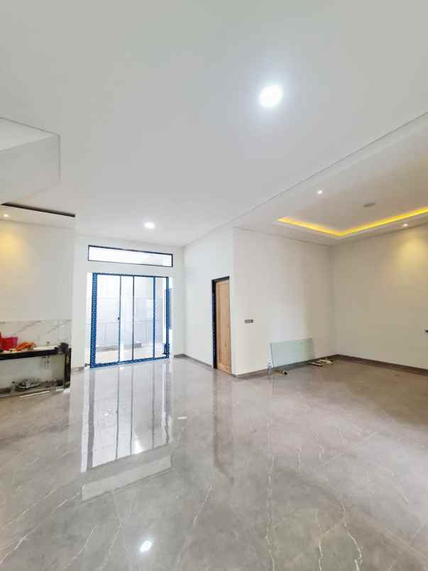 dijual rumah baru gress di perumahan manyar kertoadi