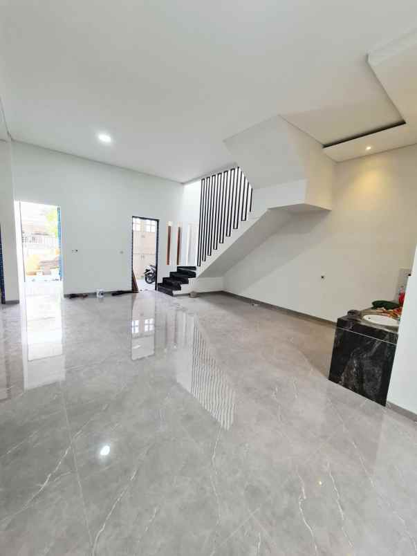 dijual rumah baru gress di perumahan manyar kertoadi