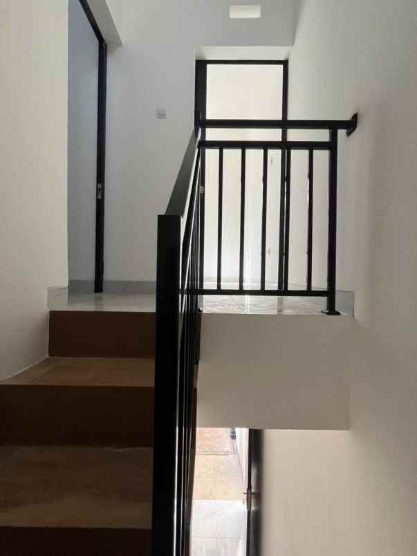 dijual rumah batu ampar condet