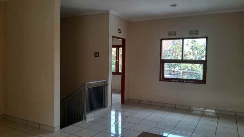 dijual rumah batununggal komplek