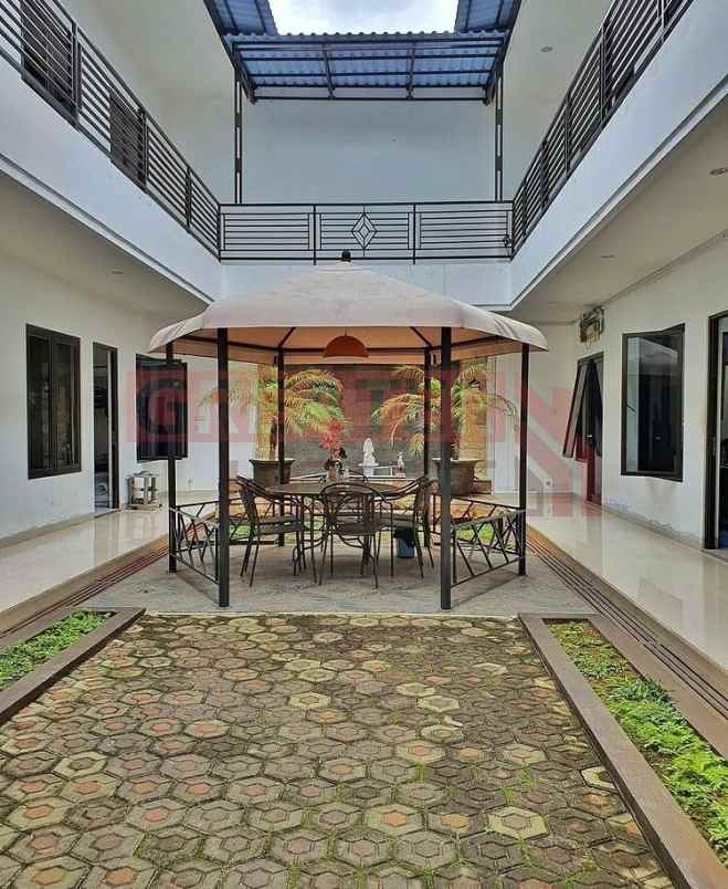 dijual rumah besar 2 lantai cocok untuk kantor