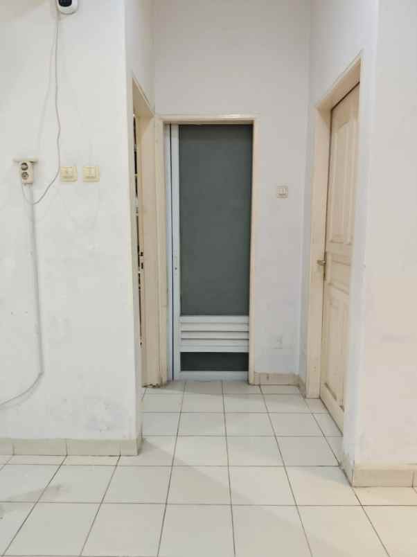 dijual rumah boulevard hijau kota