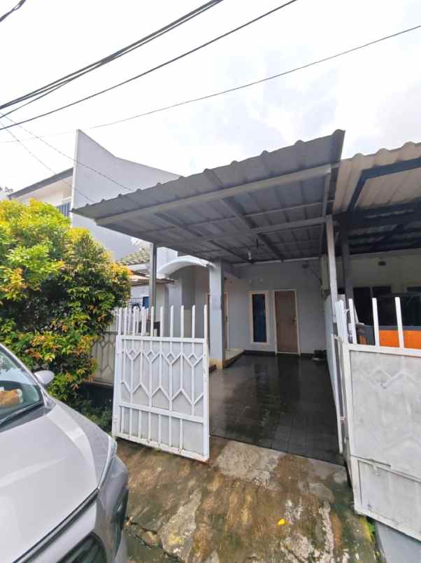 dijual rumah boulevard hijau kota