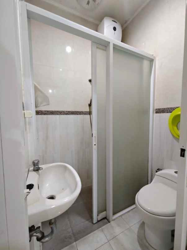 dijual rumah boulevard hijau kota