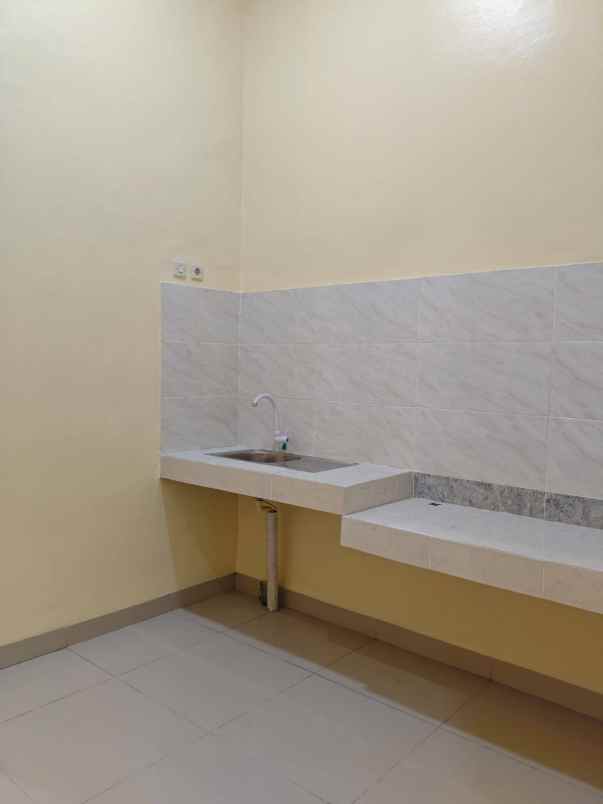 dijual rumah boulevard hijau kota