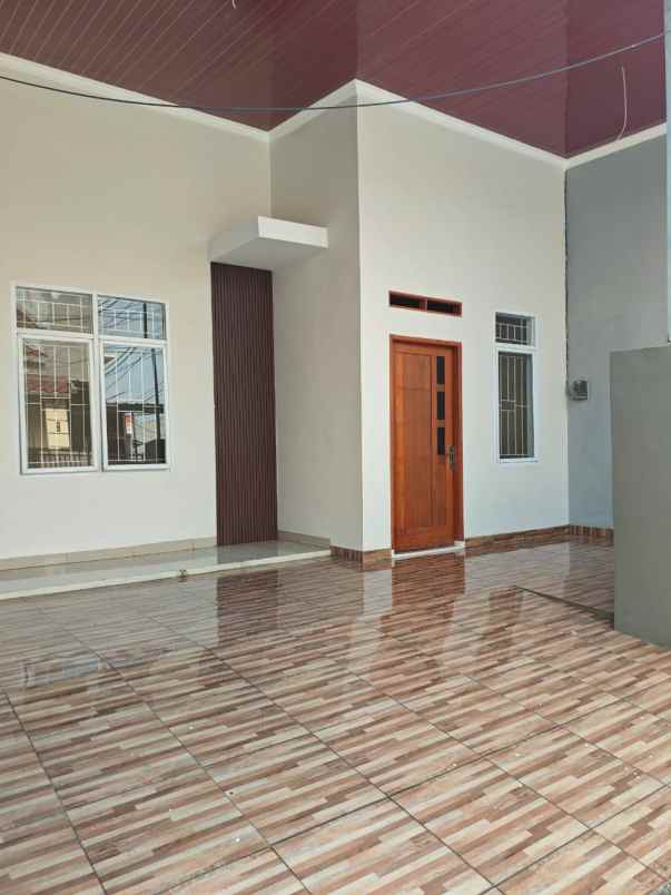 dijual rumah boulevard hijau kota