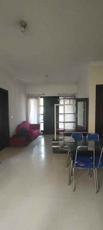 dijual rumah central park ayani