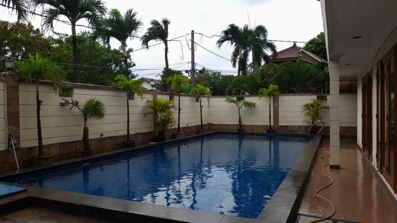 dijual rumah cinere