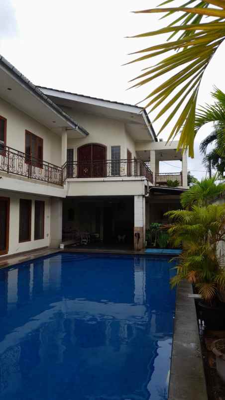 dijual rumah cinere