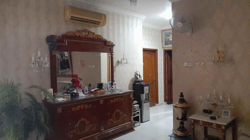 dijual rumah cinere