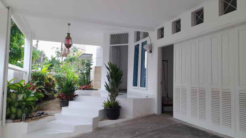 dijual rumah cinere