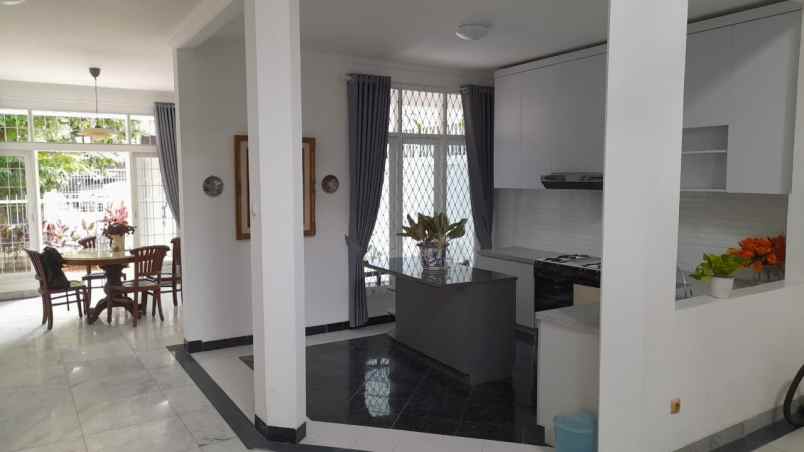 dijual rumah cinere