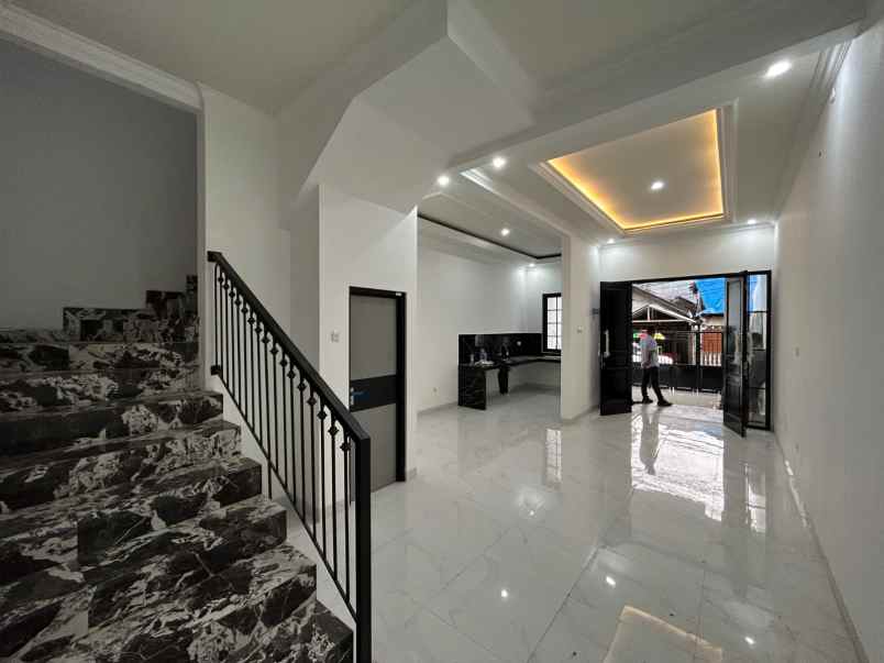 dijual rumah cipinang cempedak