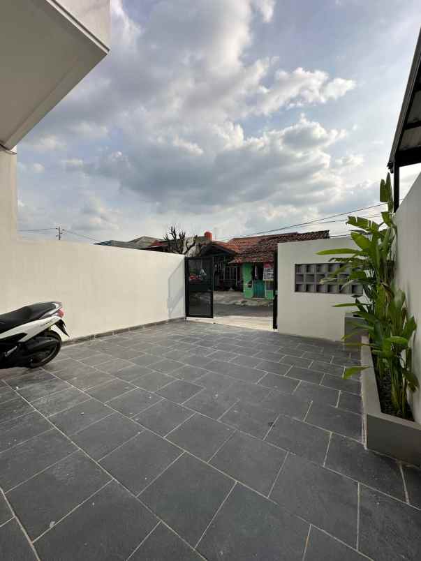 dijual rumah ciracas