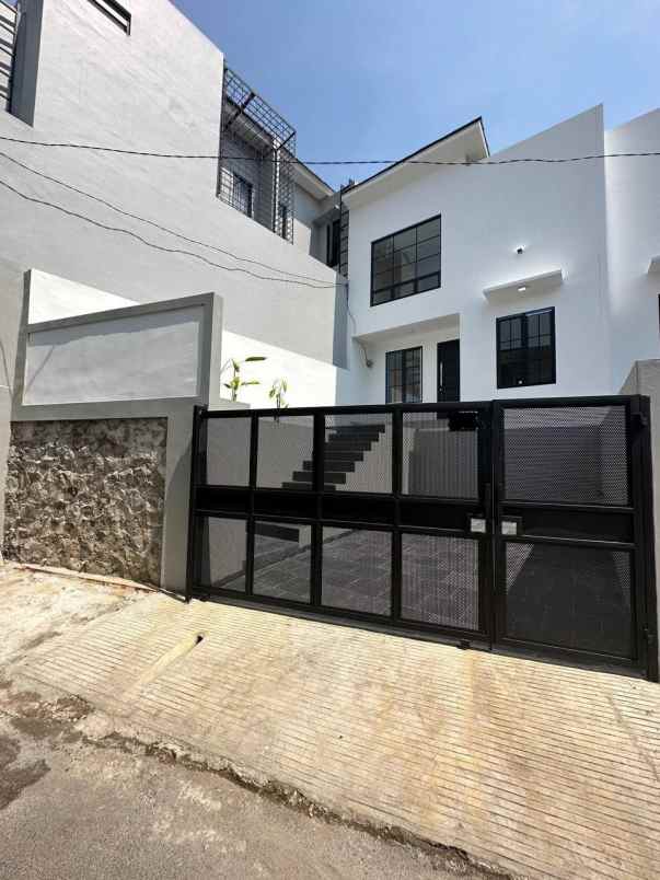 dijual rumah ciracas