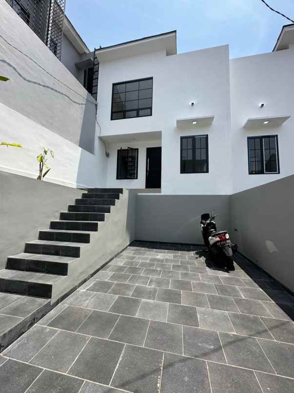 dijual rumah ciracas