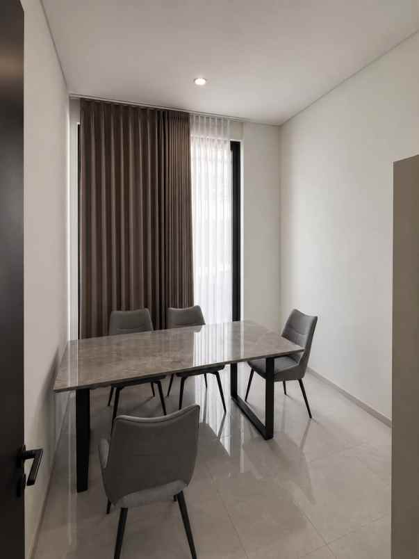 dijual rumah citraland district 9