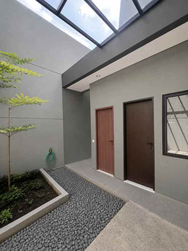 dijual rumah citraland district 9