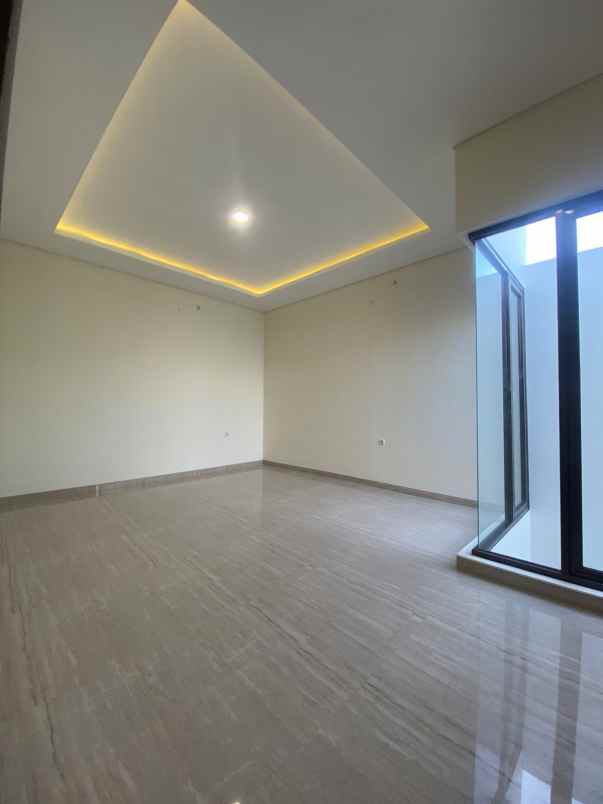 dijual rumah citraland utama