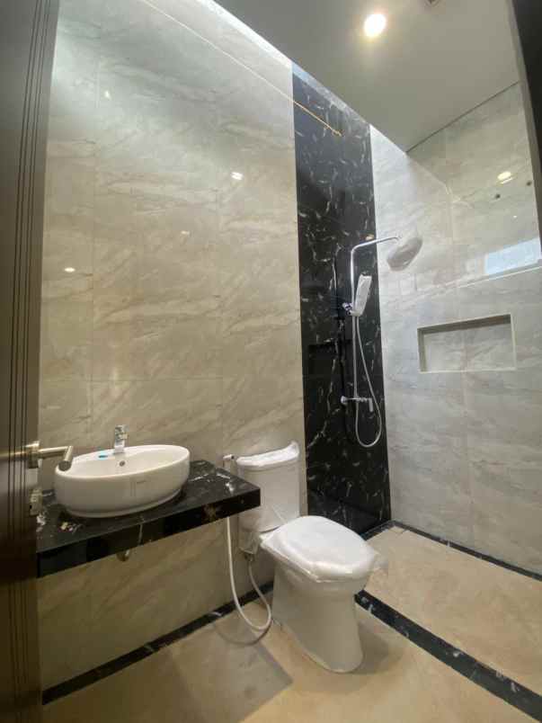 dijual rumah citraland utama