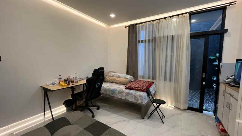 dijual rumah ciwaruga