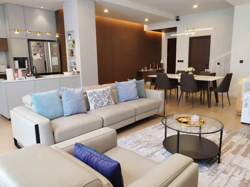 dijual rumah cluster cassia jgc jakarta