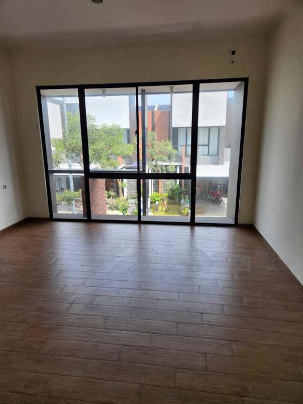 dijual rumah cluster flavio suvarna sutera tangerang