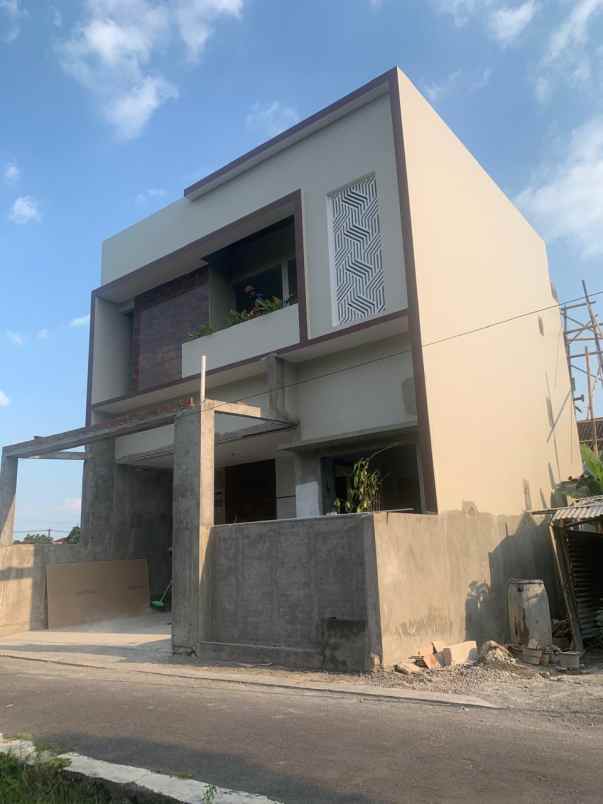 dijual rumah corongan