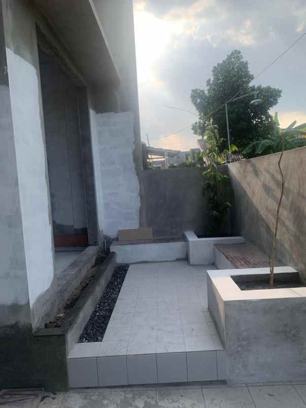 dijual rumah corongan