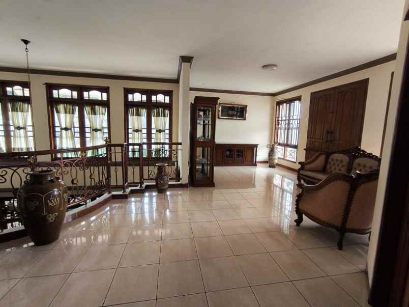 dijual rumah dan ruko di jatinegara jakarta timur