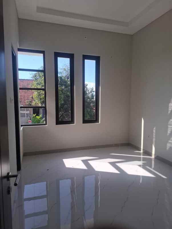 dijual rumah darmo indah