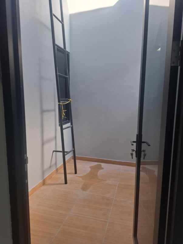 dijual rumah darmo indah