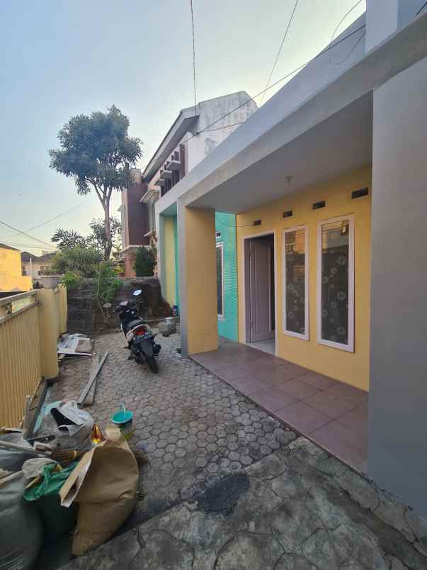 dijual rumah de saxophone townhouse