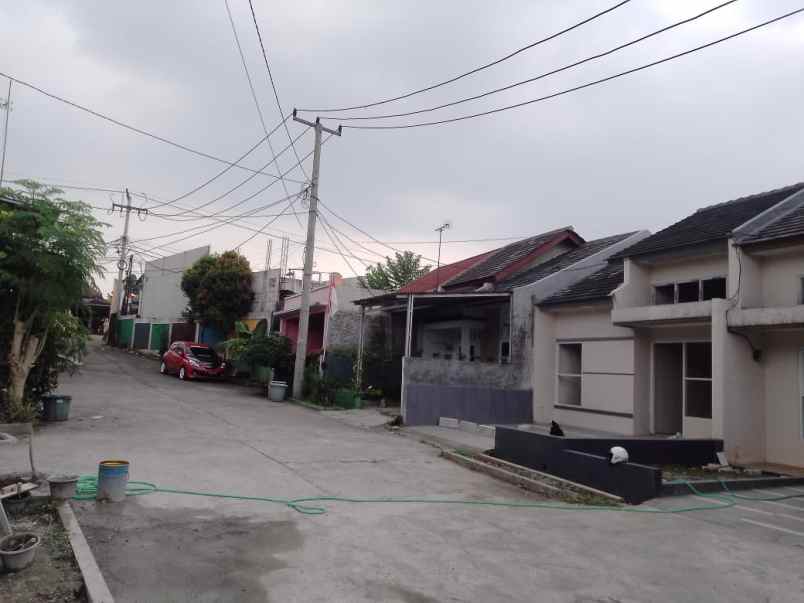 dijual rumah dekat kantor kelurahan