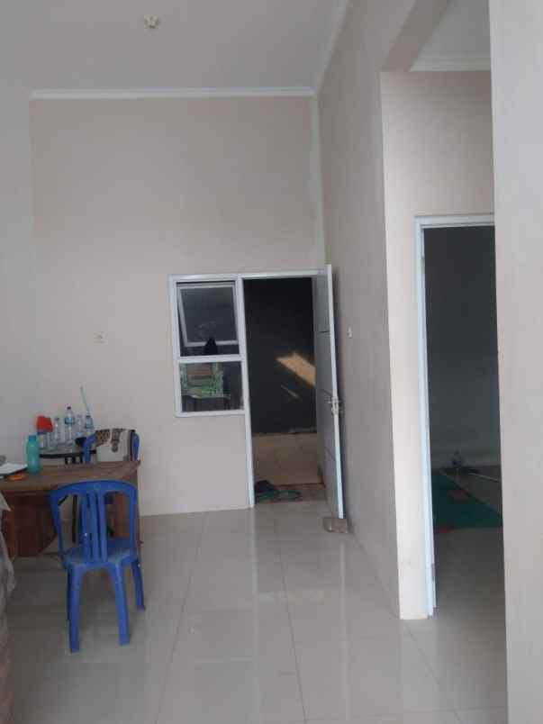 dijual rumah dekat kantor kelurahan