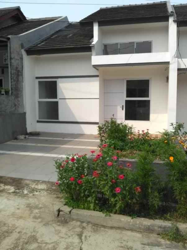 dijual rumah dekat kantor kelurahan