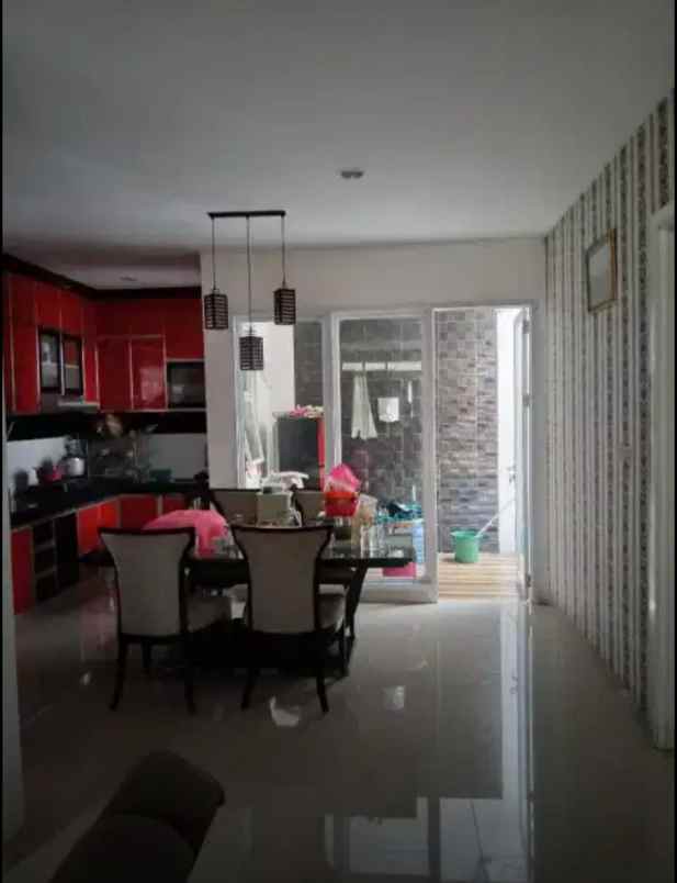 dijual rumah dekat mall di maple summarecon bekasi